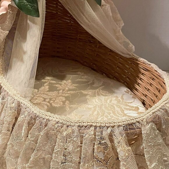 VTG 90s Handmade OAK Shabby Chic Cottagecore Wicker & White Lace Doll Bassinet - Picture 8 of 16